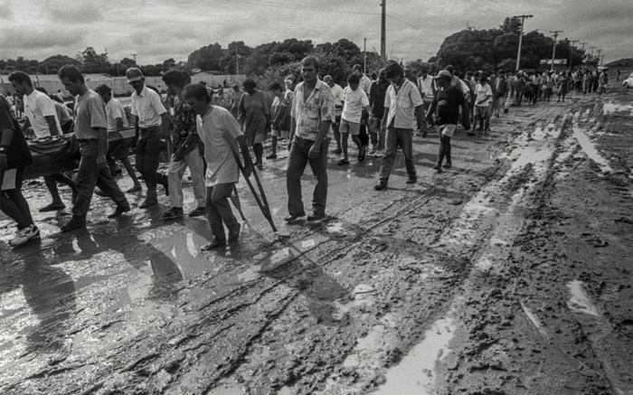 Abril Vermelho e Memória Rosa Massacre de Eldorado dos Carajás completa 30 anos e expõe permanência da violência no campo