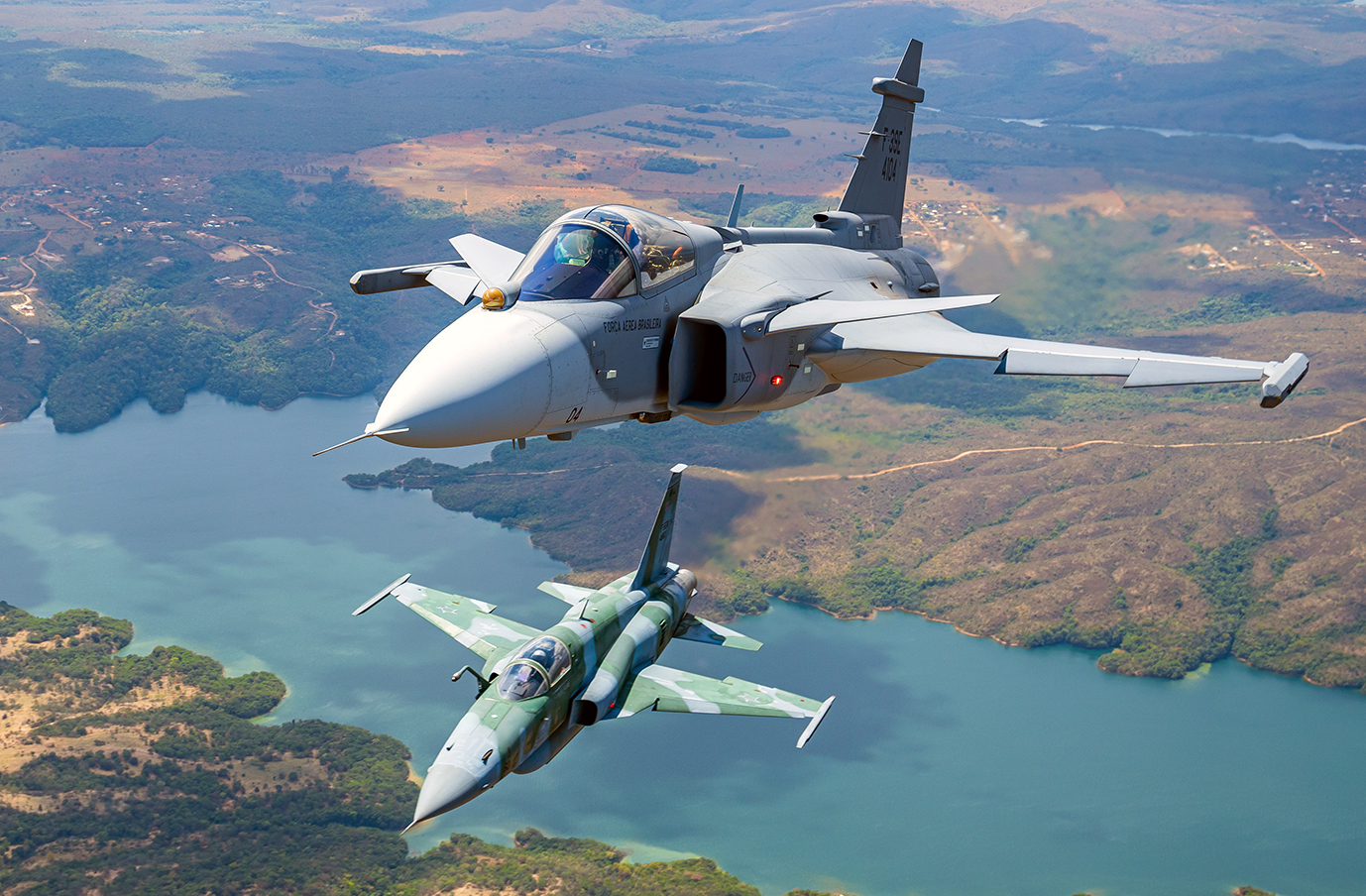 Após testes e interceptações, caça Gripen fará treino inédito com Exército, Marinha e Aeronáutica em Anápolis