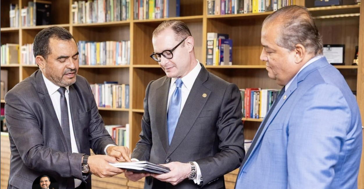 Governador do Tocantins entrega relatório ao ministro Cristiano Zanin, no Supremo Tribunal Federal, sobre divisas com Goiás em meio à conciliação entre os estados.