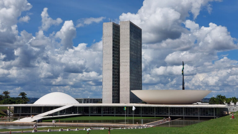 6x1 Empresários goianos propõem adiar discussão sobre o fim da jornada 6x1 partidos emendas candidatos deputado distrito federal candidatos MS São Paulo