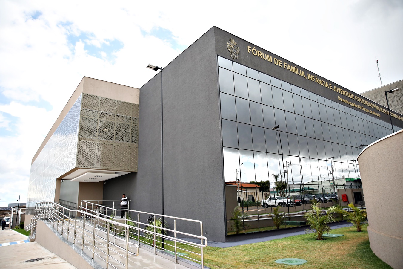 Julgamento de mãe e filho por morte de adolescente é retomado em Anápolis