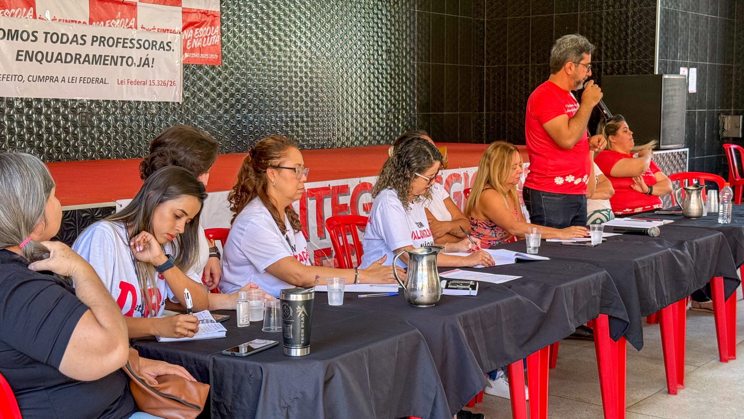 Professores anuncial paralisação da rede municipal e marcam assembleia para pressionar negociações em Aparecida