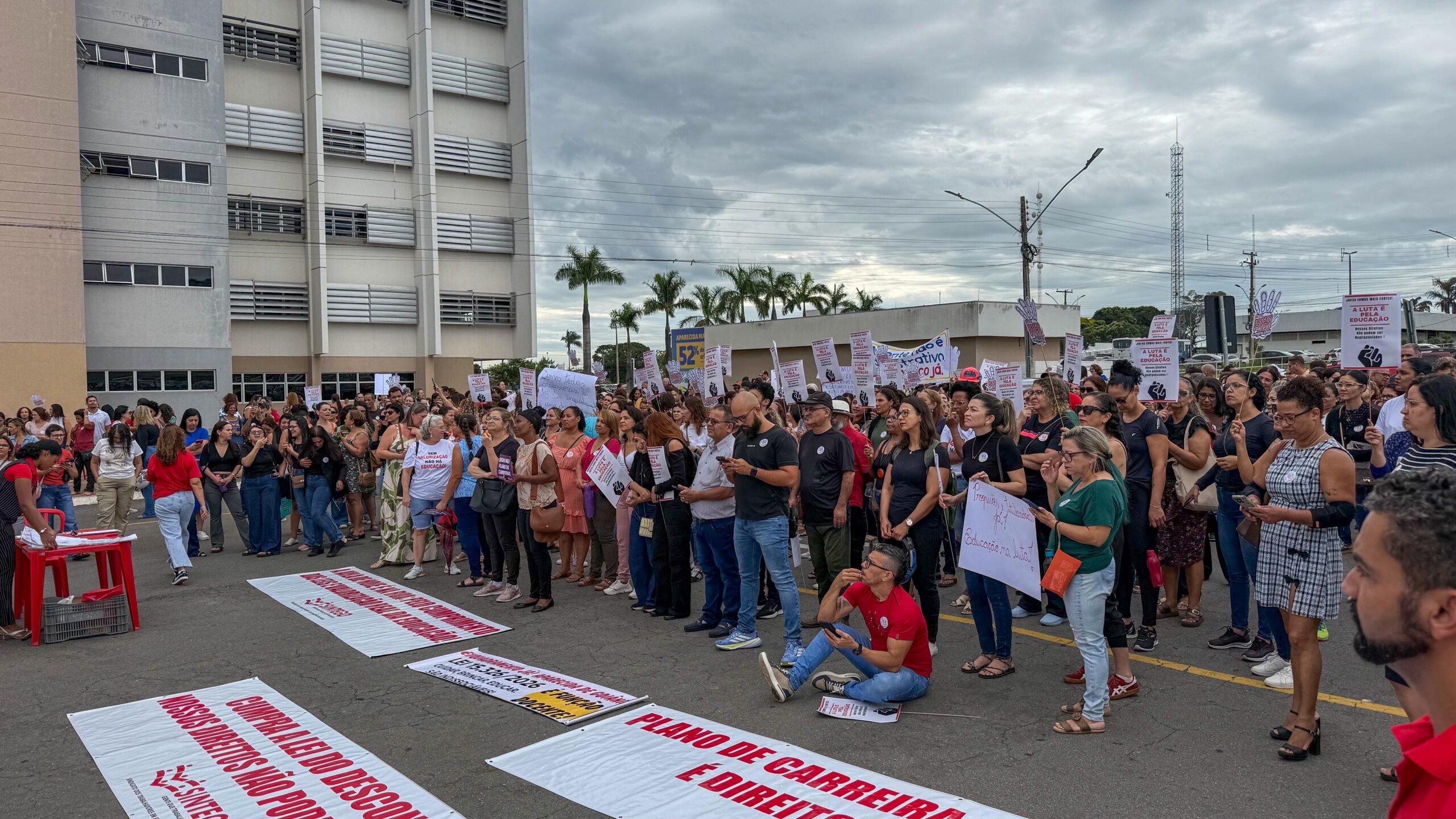 Reunião com Sintego termina sem acordo e mantém impasse entre professores e Prefeitura de Aparecida