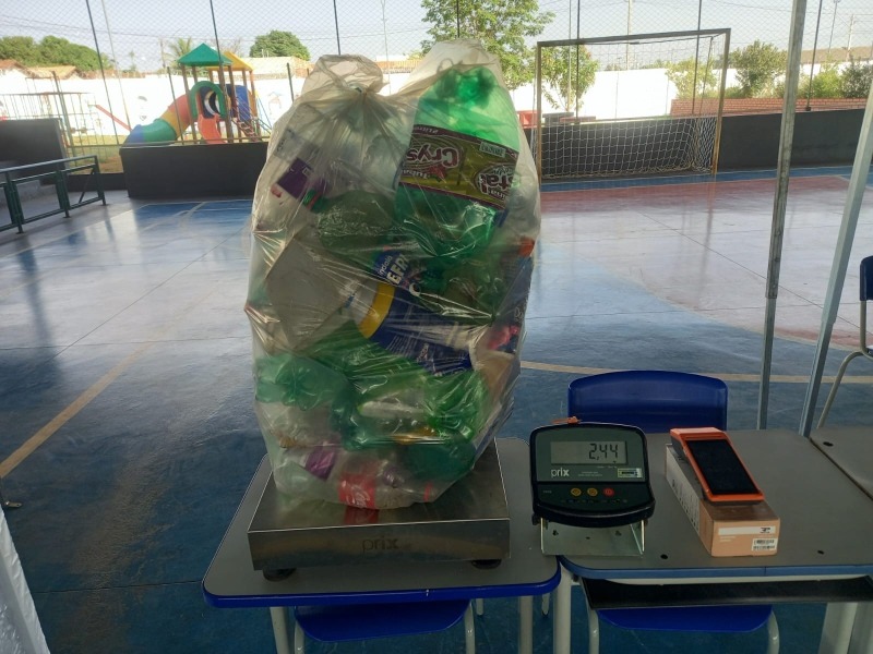 Troca de recicláveis por bônus na fatura de energia evitou emissão de mais de 9,5 mil toneladas de CO₂ em Goiás