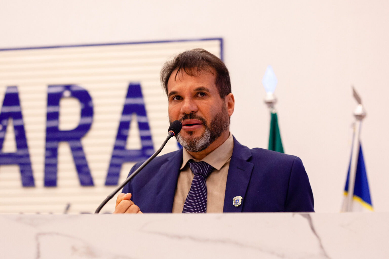 Vereadores de Anápolis acionam Ministério Público contra cobrança da TSU na conta de água
