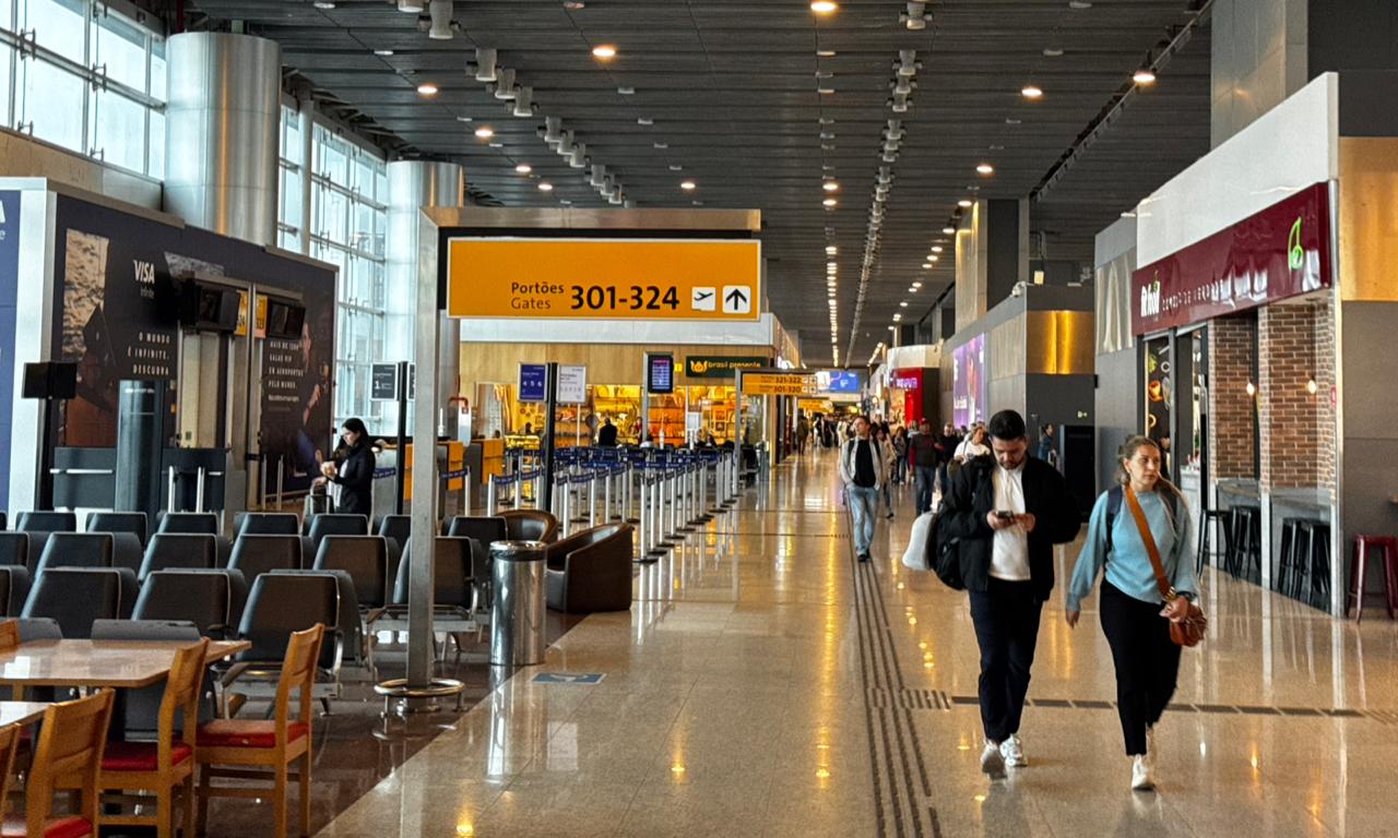 Voos seguem cancelados e atrasados nesta sexta (10) após falha no espaço aéreo em São Paulo