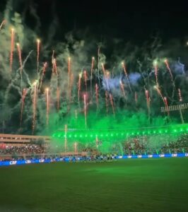 Espectáculo inesquecível da torcida esmeraldina na despedida do Serra Dourada
