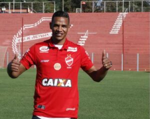 Fernando tentou justificar sua saída do Vila e avalia continuar no futebol