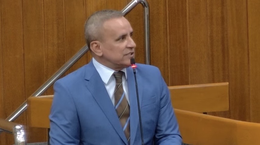Zander Fábio assume vaga na Câmara de Goiânia por 121 dias após licença de Léia Klebia