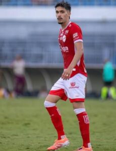 Enzo, filho de Fernandão, buscando uma vaga no time titular do Vila Nova