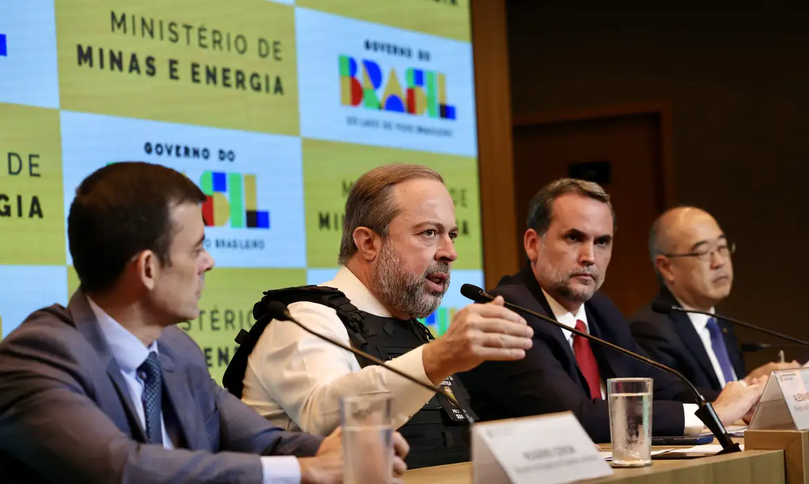 overno vai acompanhar margem de lucro de distribuidoras de diesel e gás de cozinha - Agência Brasil