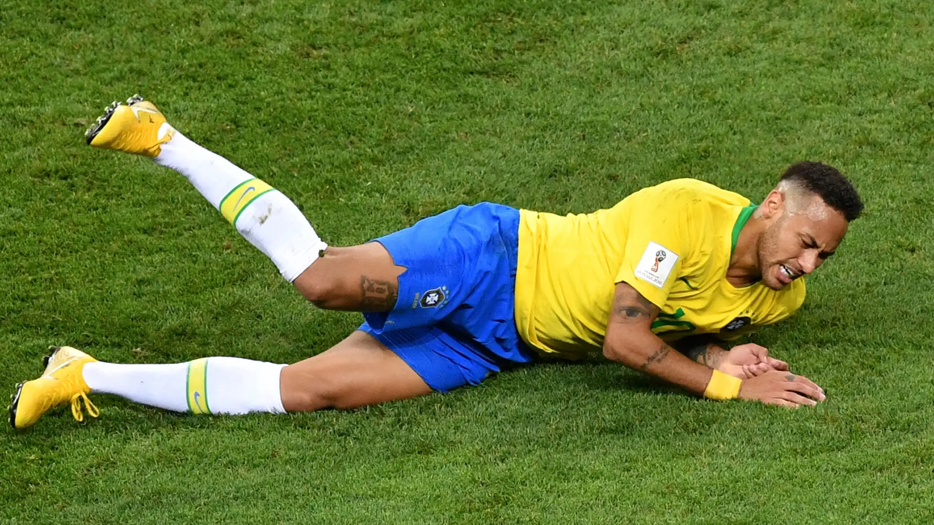 Lesionado, Neymar pode estar fora do 1º jogo na Copa do Mundo