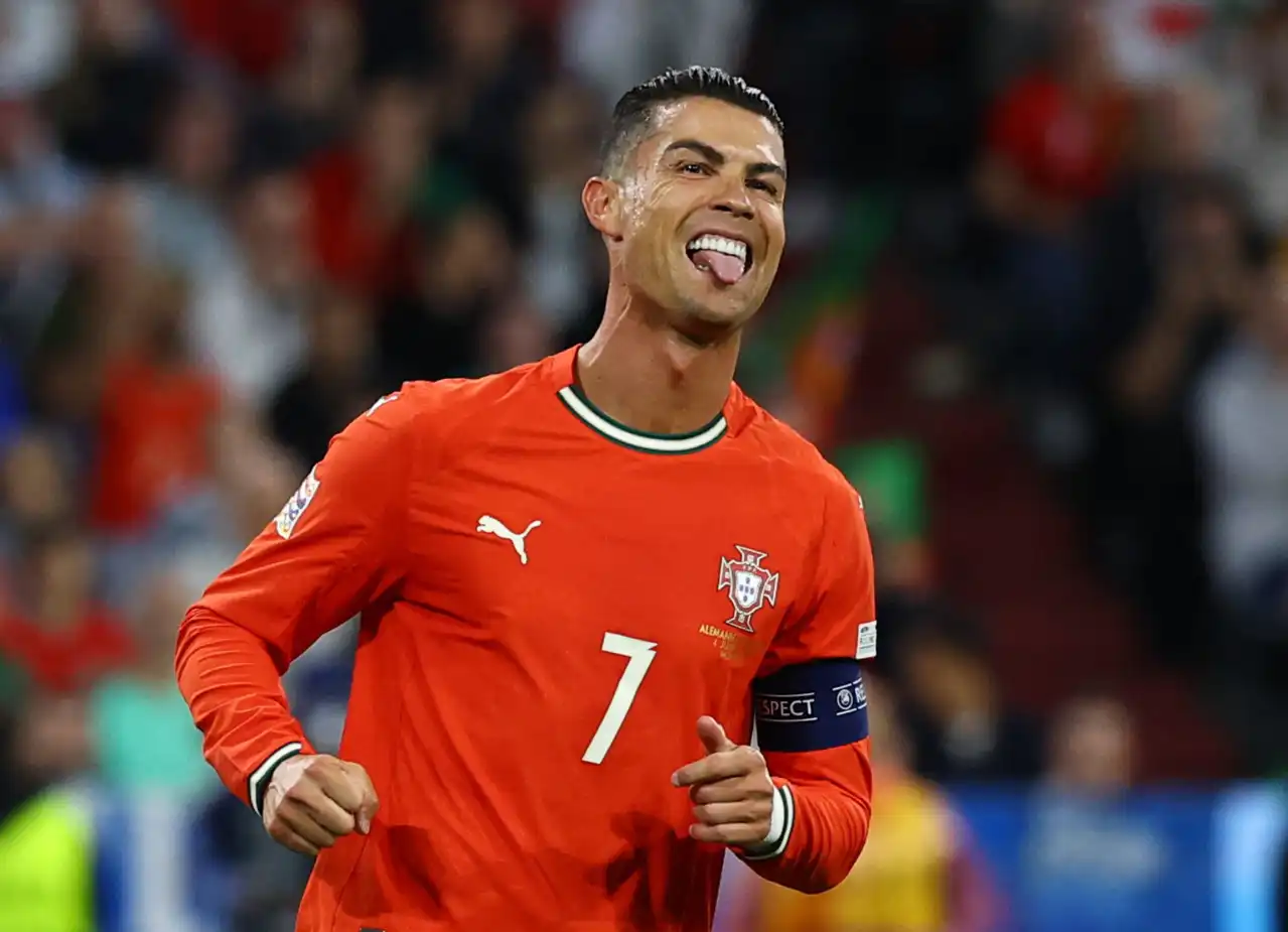 Do nada! Cristiano Ronaldo vira sócio da CazéTV