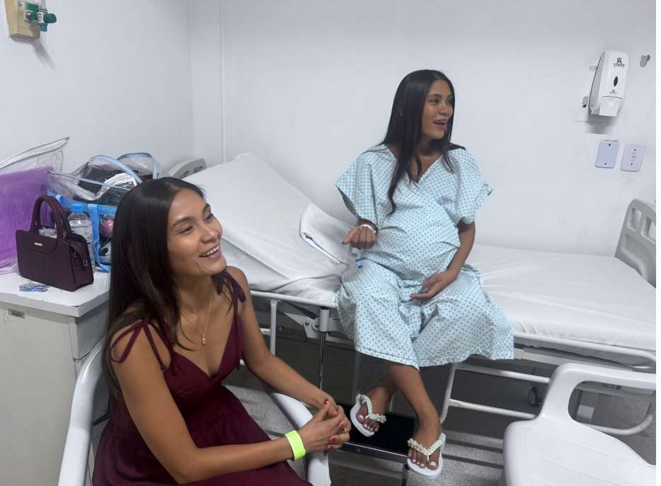 Mãe grávida de gêmeos siameses do Tocantins chegam a Goiânia para parto