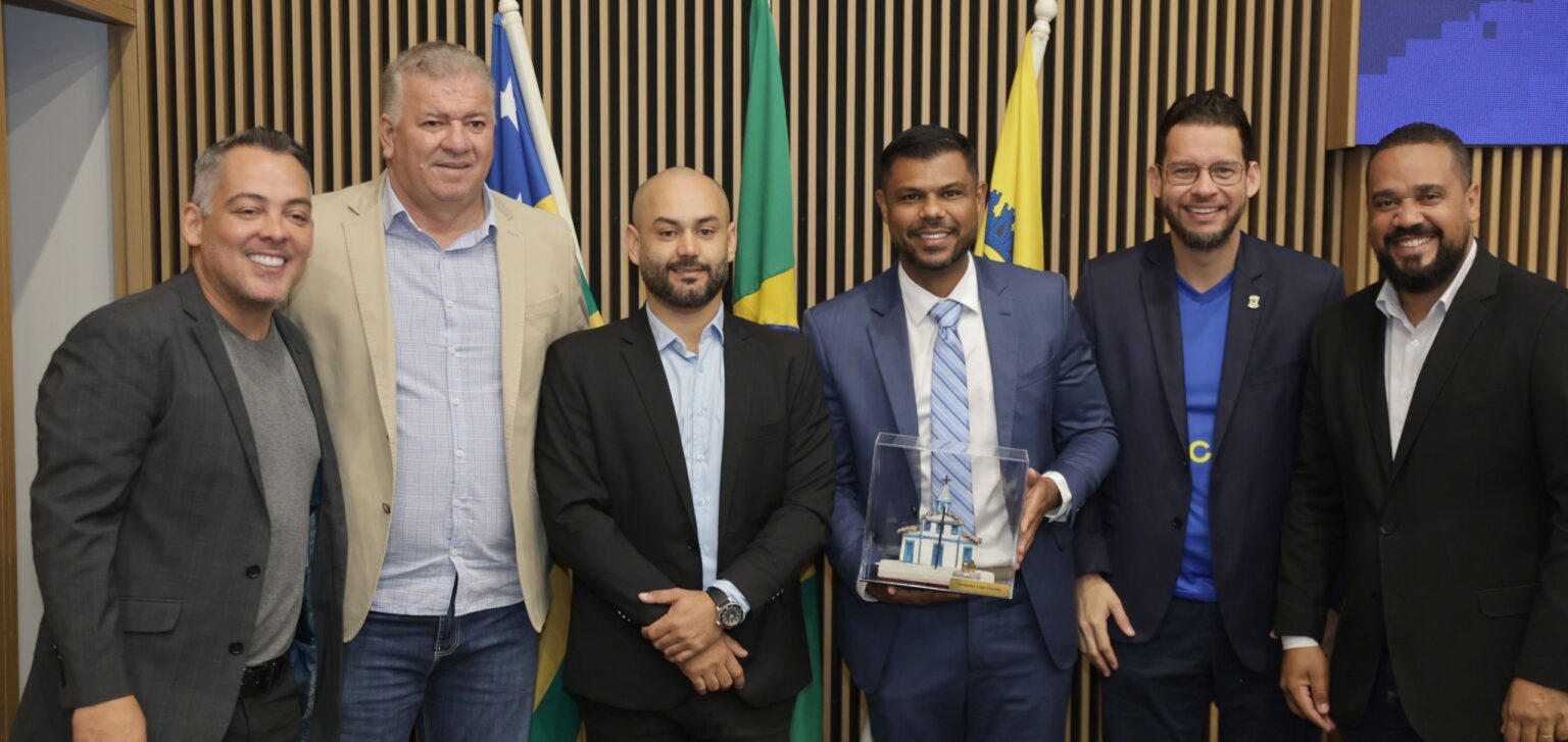 Câmara de Aparecida recebe vereadores de Goiânia em sessão marcada por pautas regionais