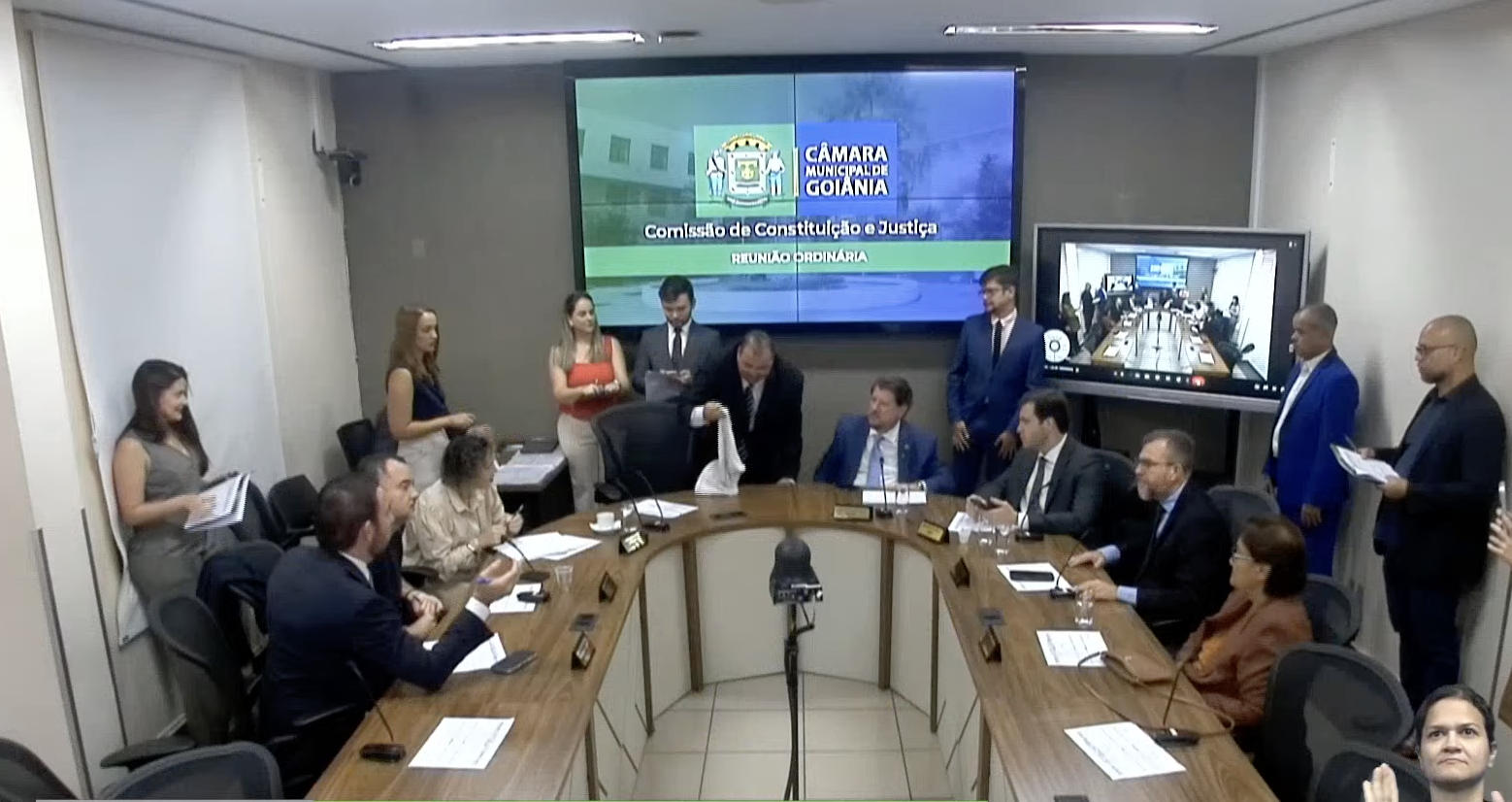 CCJ não abre sessão por falta de quórum