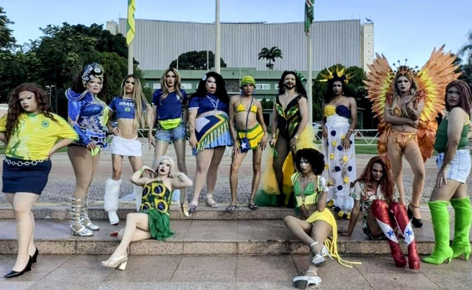 Evento em Goiânia mistura Copa do Mundo, shows drag e brasilidade em noite temática