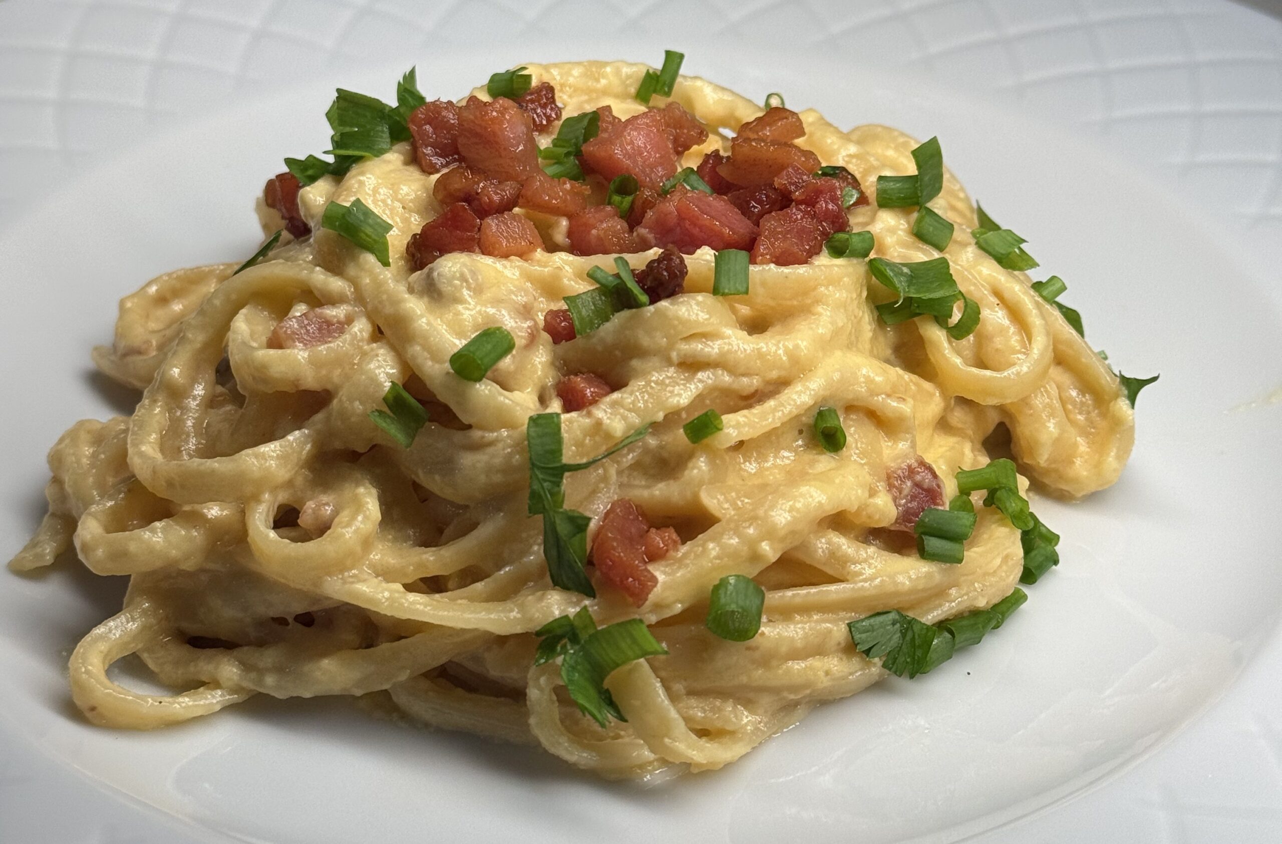 Espaguete à carbonara ganhou uma nova versão para o Festival Italiano, com o objetivo de adaptar ao paladar do goiano. Foto: Divulgação