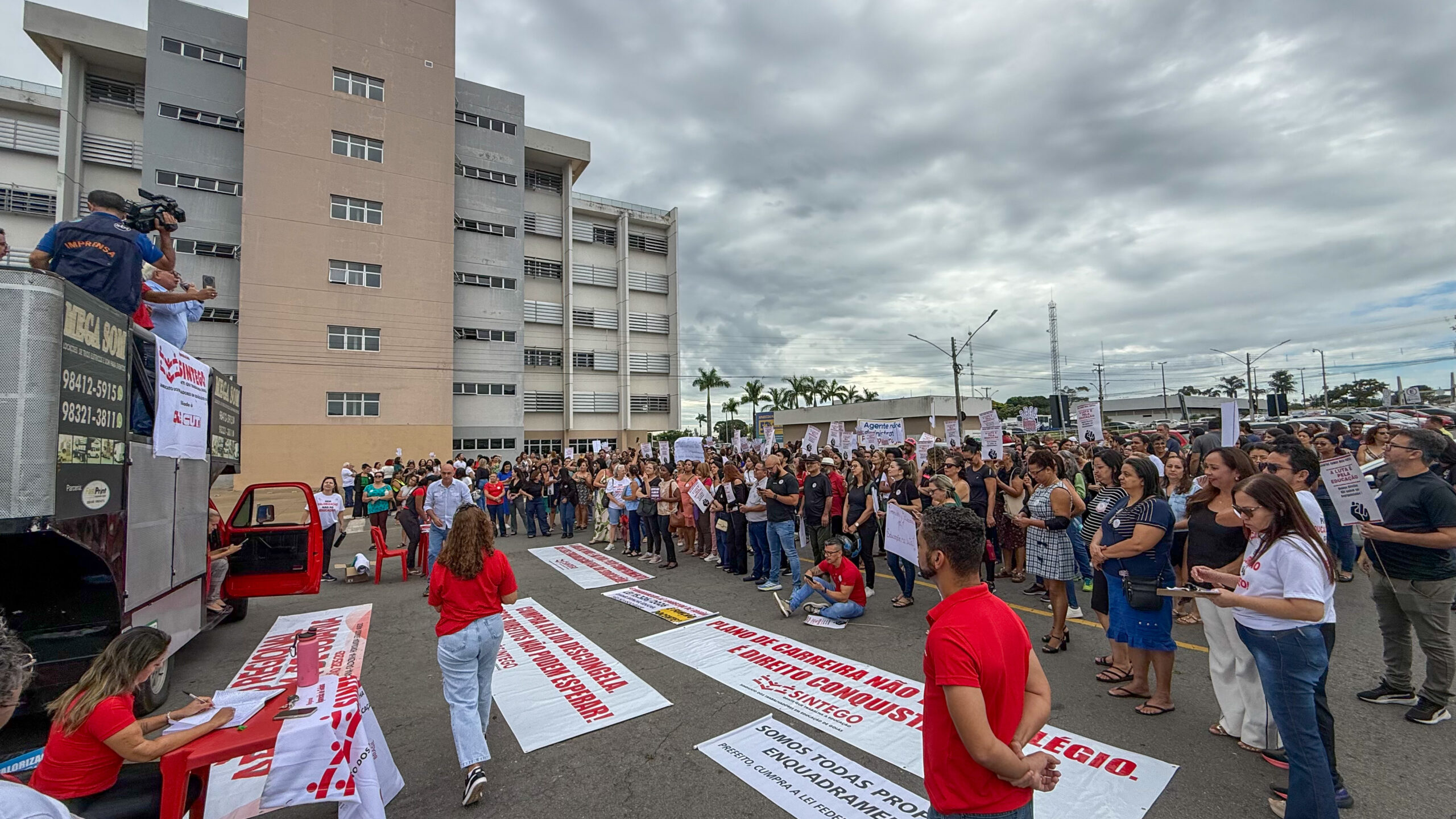Servidores da educação de Aparecida de Goiânia anunciam paralisação e indicativo de greve; saiba quando