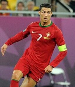 Cristiano Ronaldo, faltando 30 gols para o milésimo