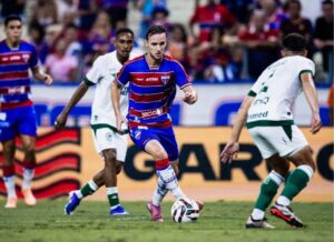 Vitinho, do Fortaleza, desmontou a defesa do Goiás
