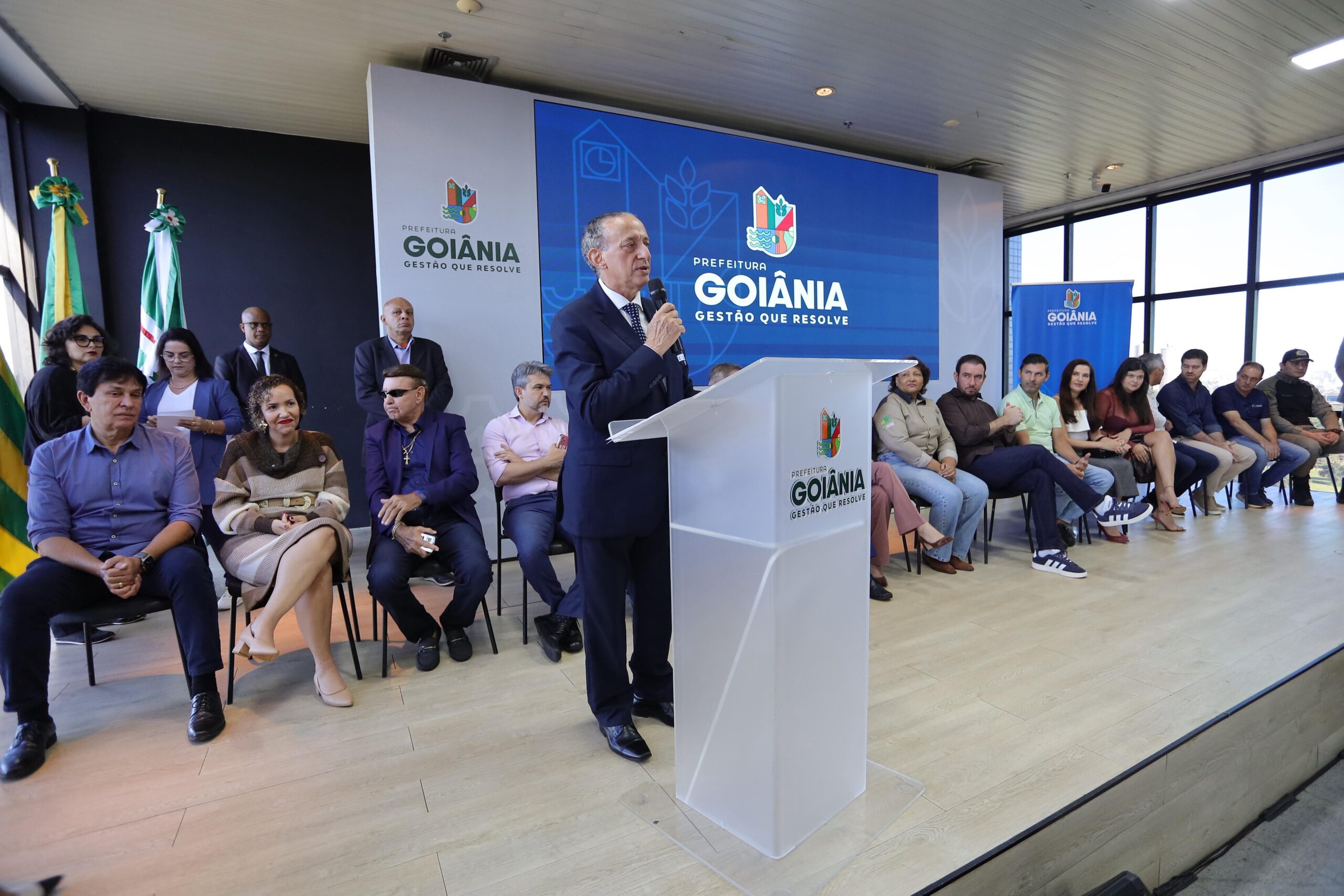 Anselmo Pereira toma posse como prefeito interino de Goiânia