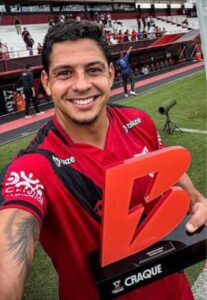 Recuperado de contusão, Guilherme Marques pode voltar contra o Furacão