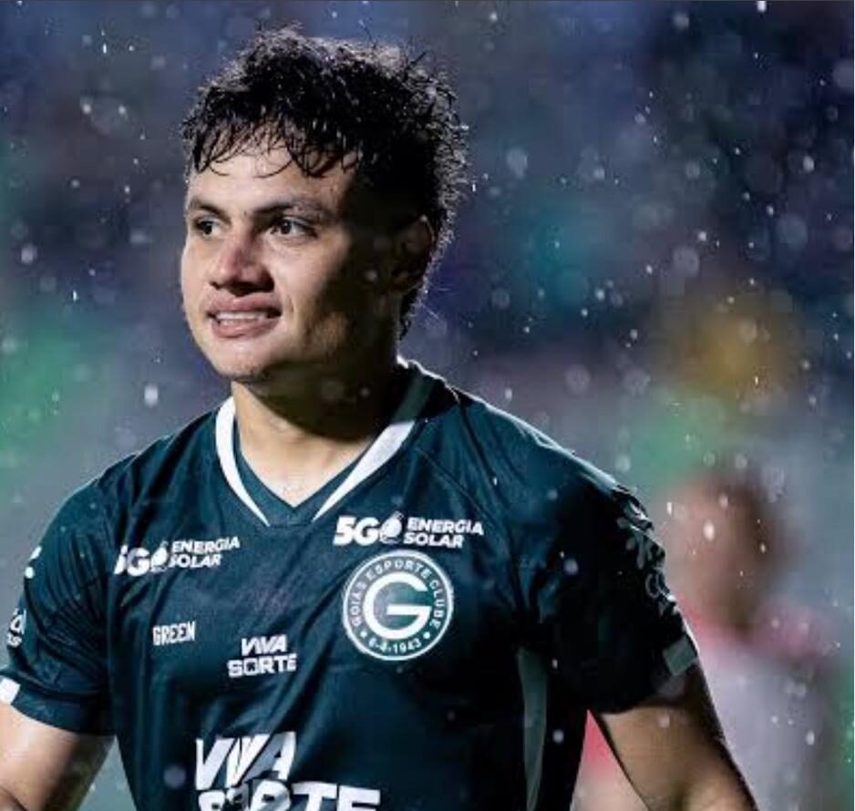 Melhor jogador contra o Avaí, Esli Garcia pede vaga no time titular