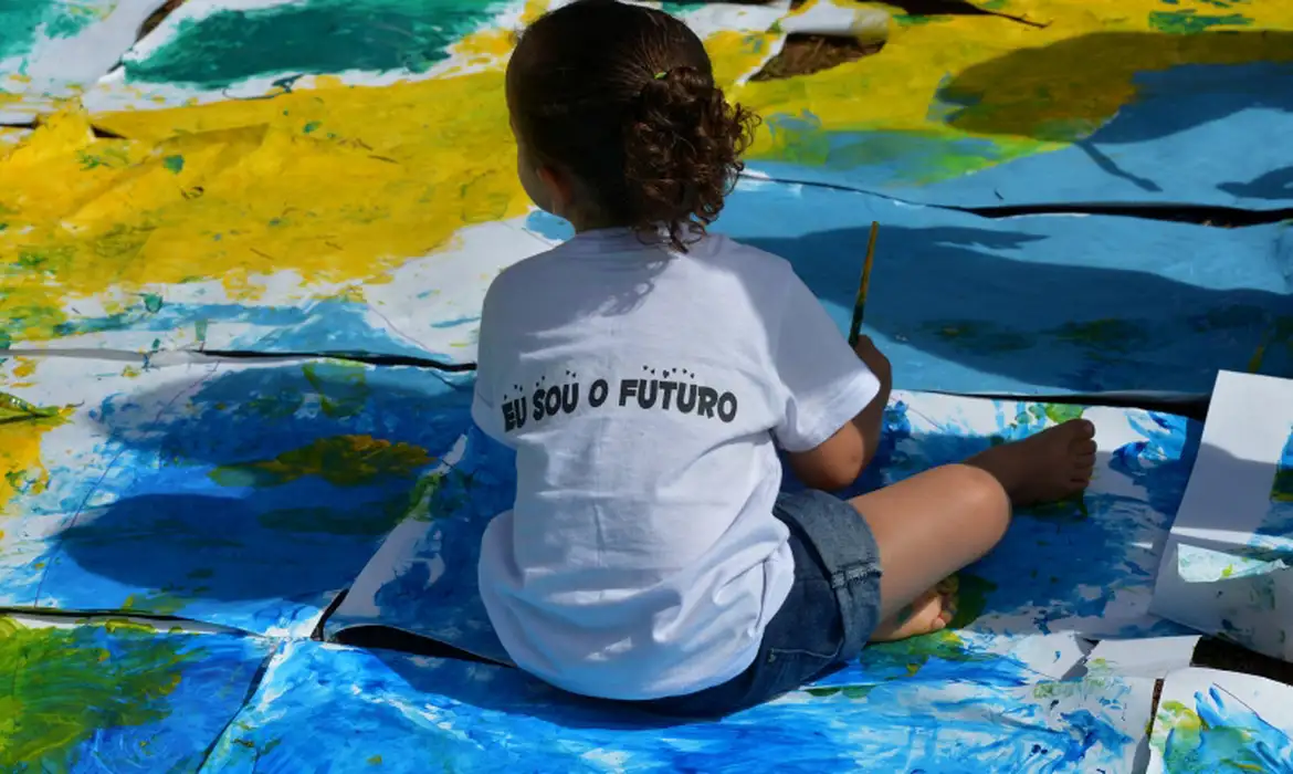 política de combate ao abuso de crianças e adolescentes