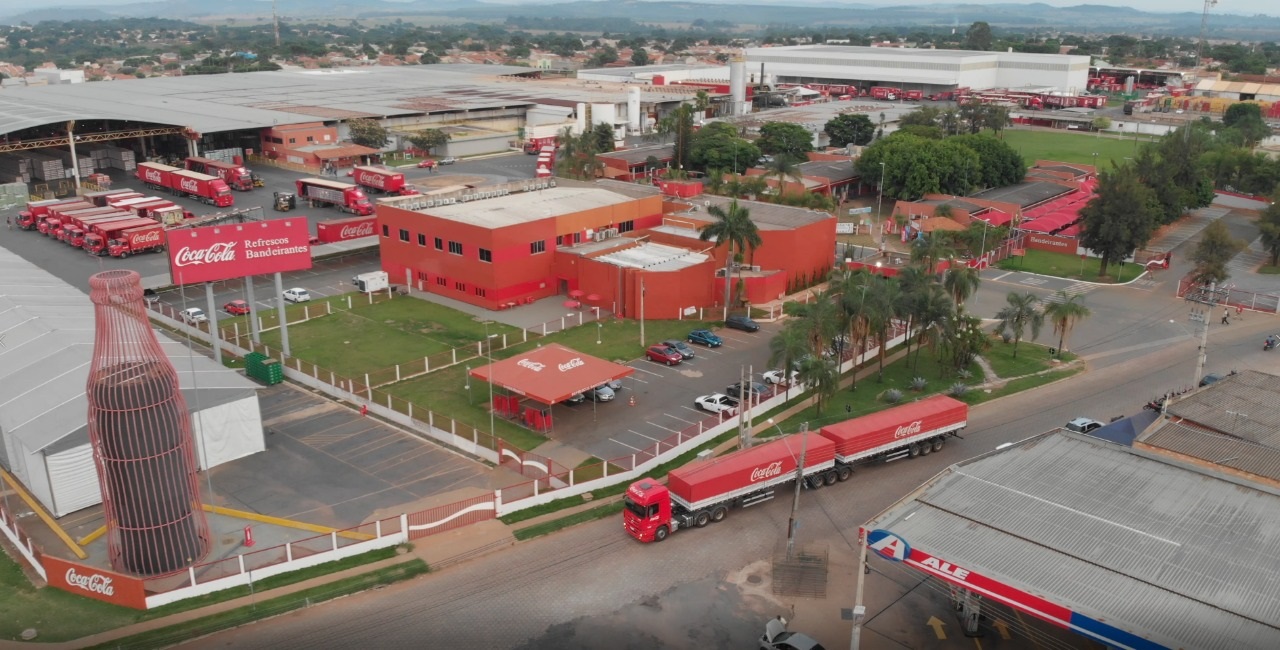 Coca-Cola BANDEIRANTES abre mais de 40 vagas de emprego em Trindade e Aparecida de Goiânia