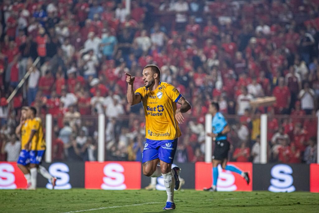 Vila derrota o Botafogo-SP e reassume a liderança da Série B