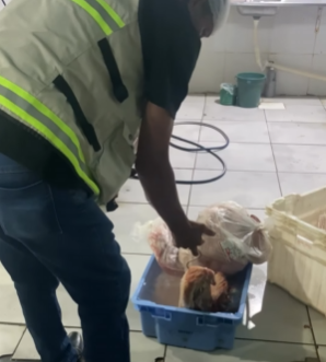 Procon autua supermercado em Goiânia após encontrar carnes vencidas e falhas sanitárias