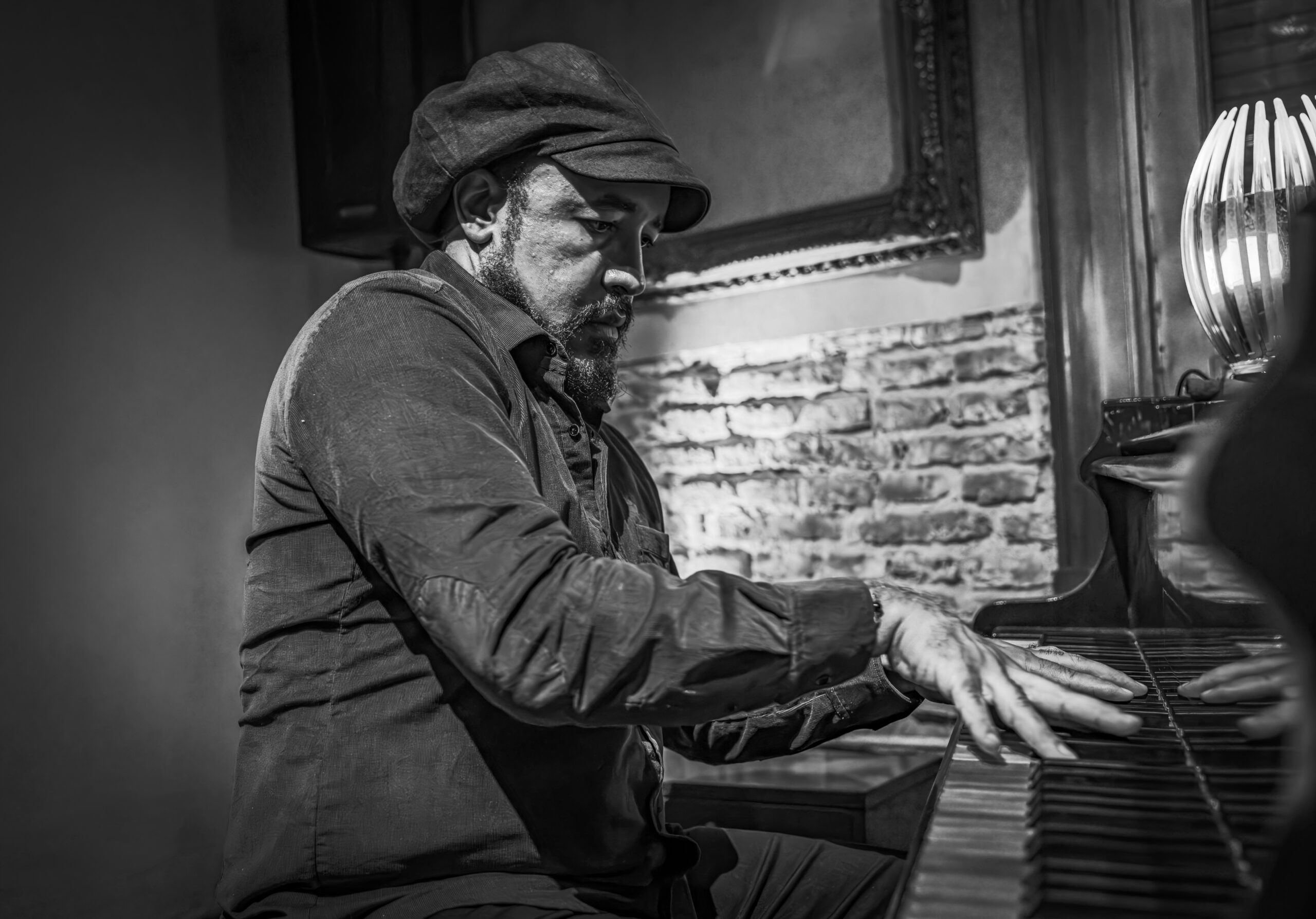Pianista goiano leva o som do Brasil para palcos internacionais com turnê solo