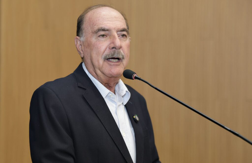 Em visita à Câmara de Aparecida, Zacarias Calil destaca atuação na saúde e menciona pré-candidatura ao Senado