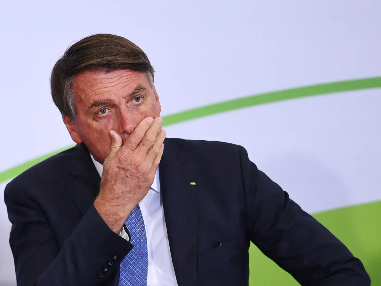 Bolsonaro perde mais de 100 mil seguidores por mês nas redes sociais