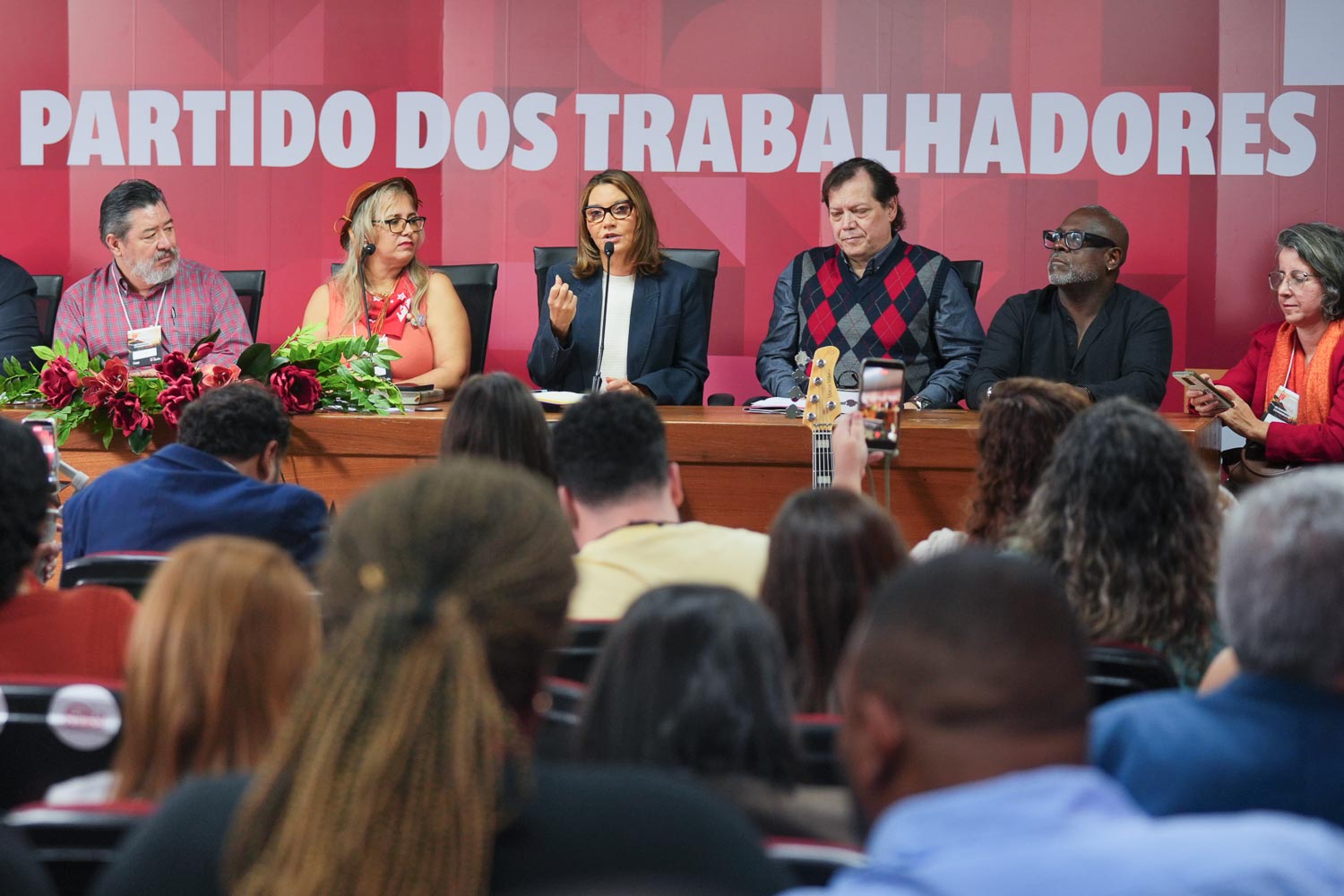 Janja cita Aava Santiago ao rebater críticas de Malafaia