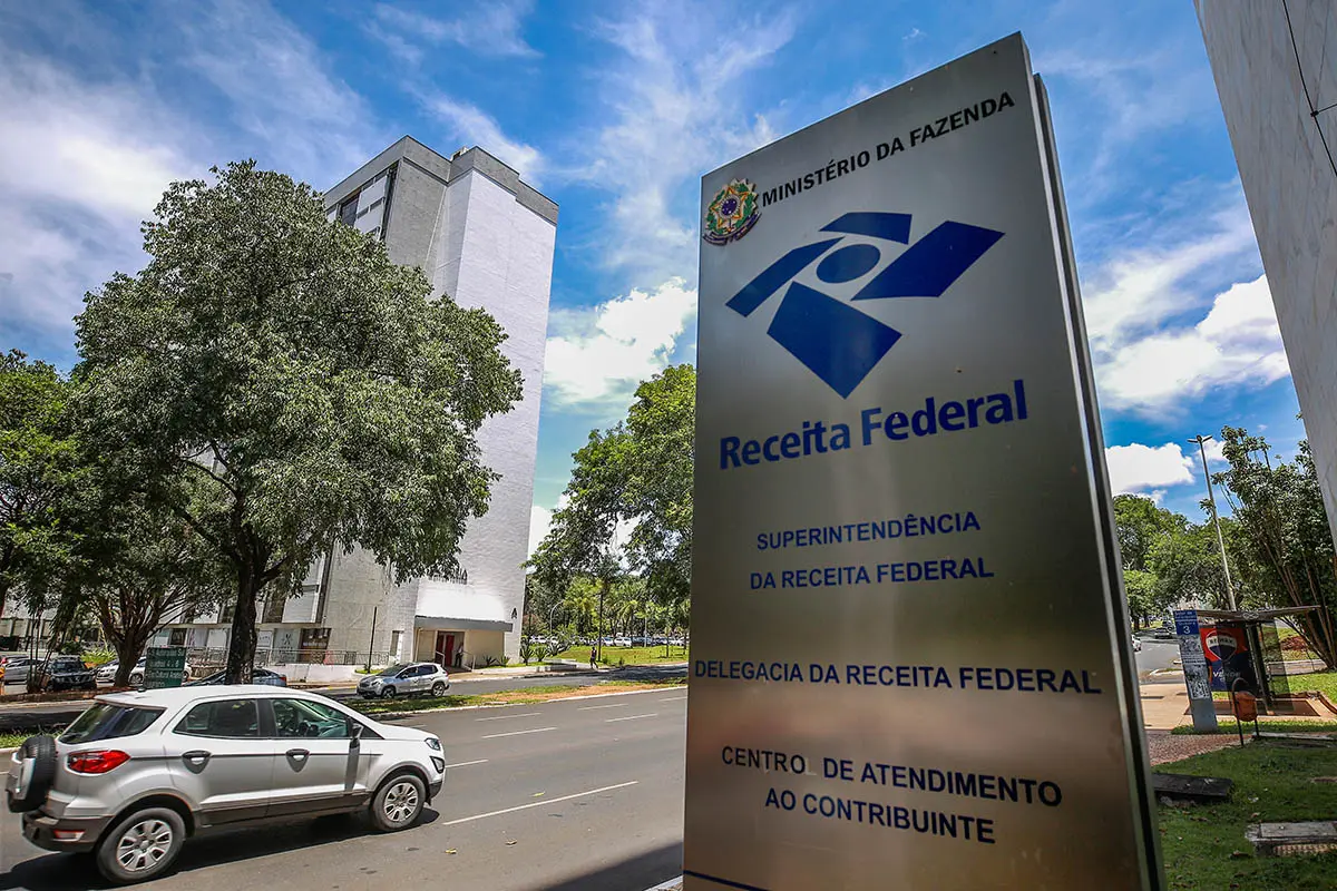 Leilão da Receita Federal tem carros, joias e até colheitadeira com lances a partir de R$ 180; veja prazos