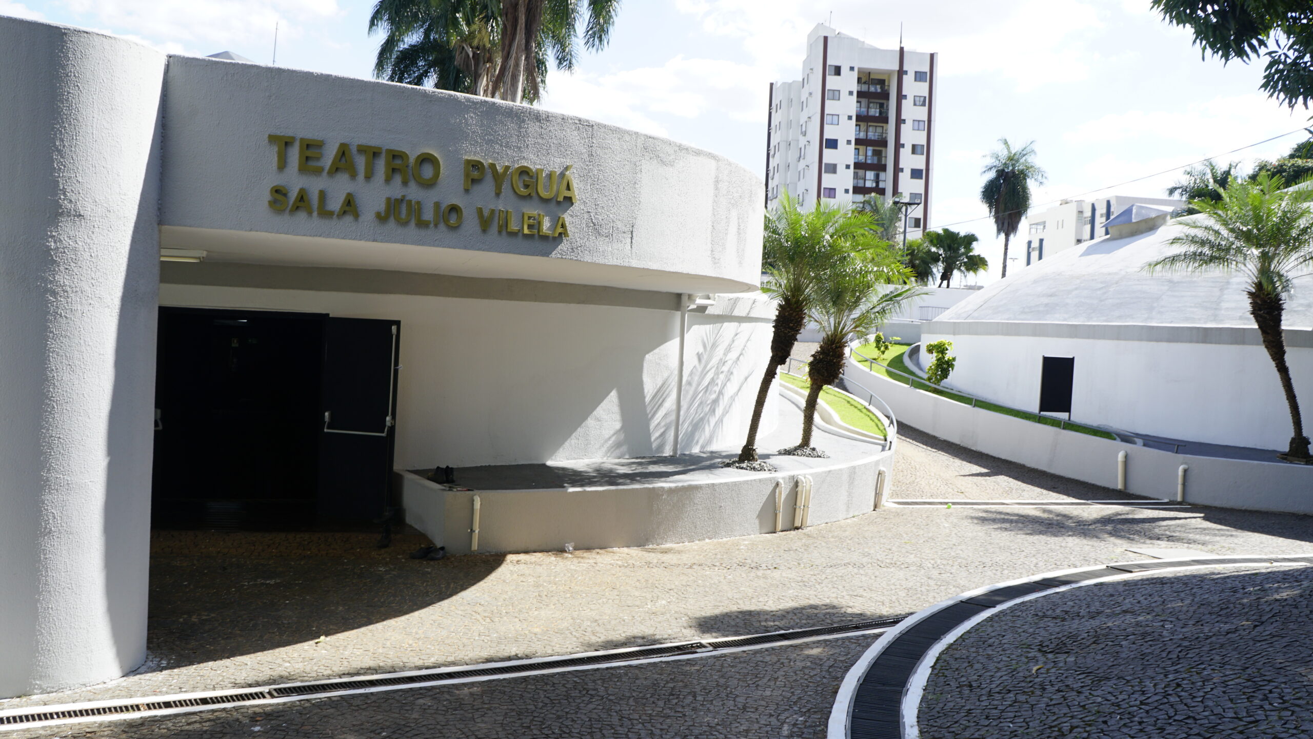 LEIA MAIS: Flávio admite encontro com Vorcaro após prisão e diz que foi encerrar aporte a filme de Bolsonaro Vorcaro é sócio da Odebrecht na venda de 557 apartamentos em SP