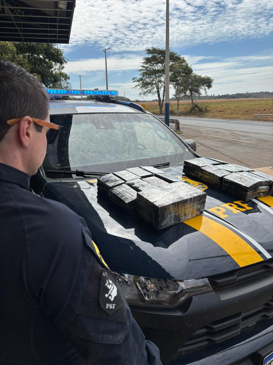 Celulares avaliados em R$ 1 milhão são encontrados escondidos em carro na BR-153