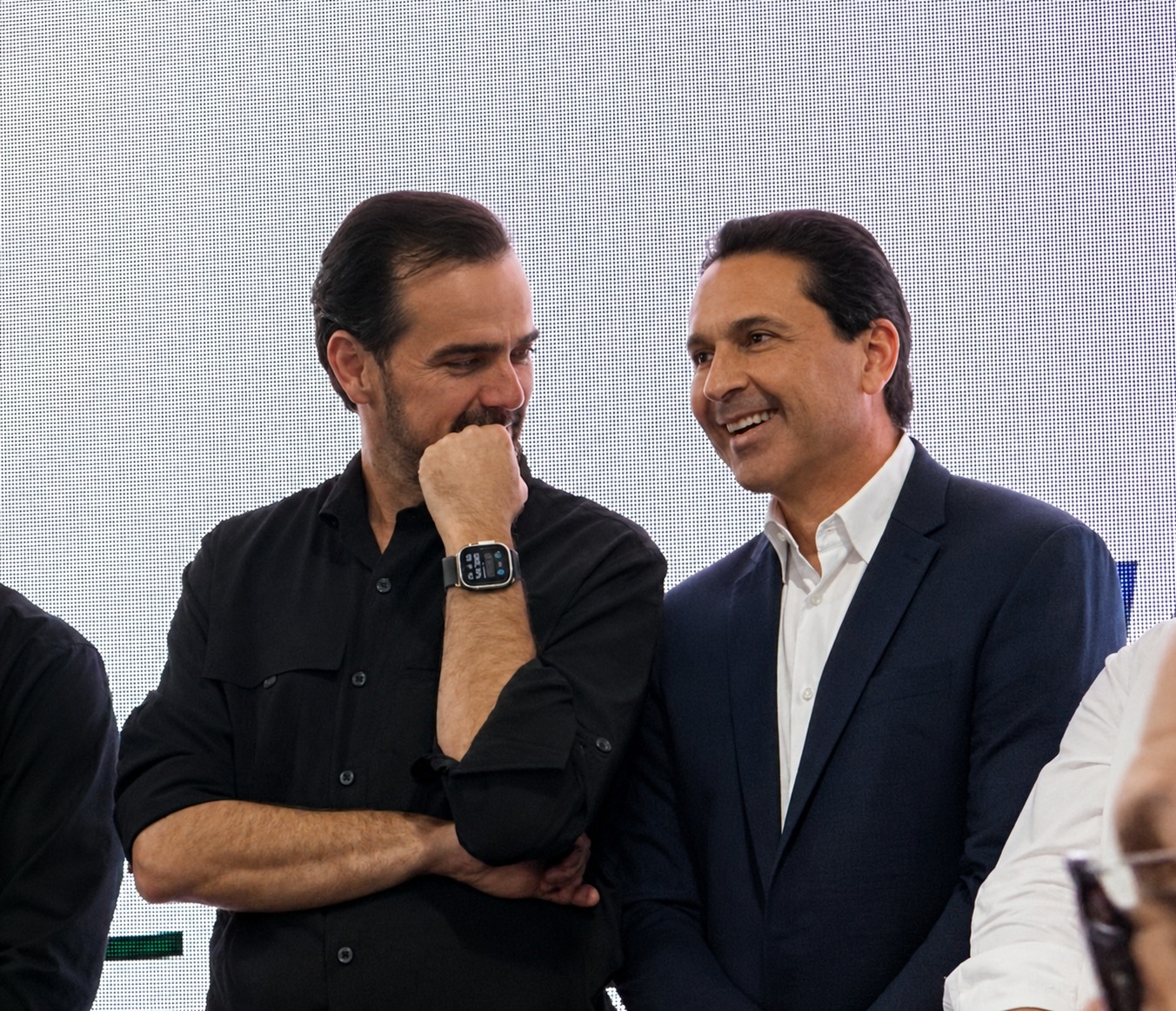Com Mendanha na corrida ao Senado, Leandro evita escolher entre aliados da base