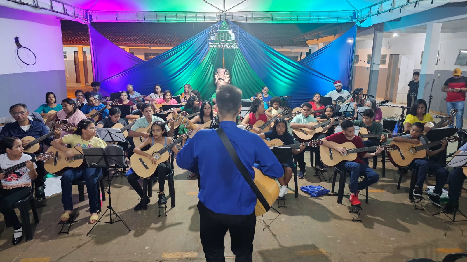 Goiás oferece mais de 400 vagas gratuitas em cursos de Teatro e Violão; veja como se inscrever