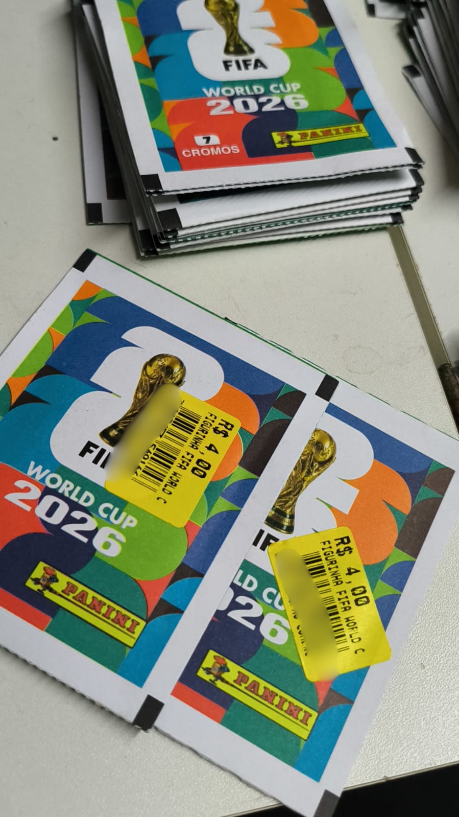 Mais de 2 mil figurinhas falsas da Copa do Mundo são apreendidas pelo Procon em Goiânia