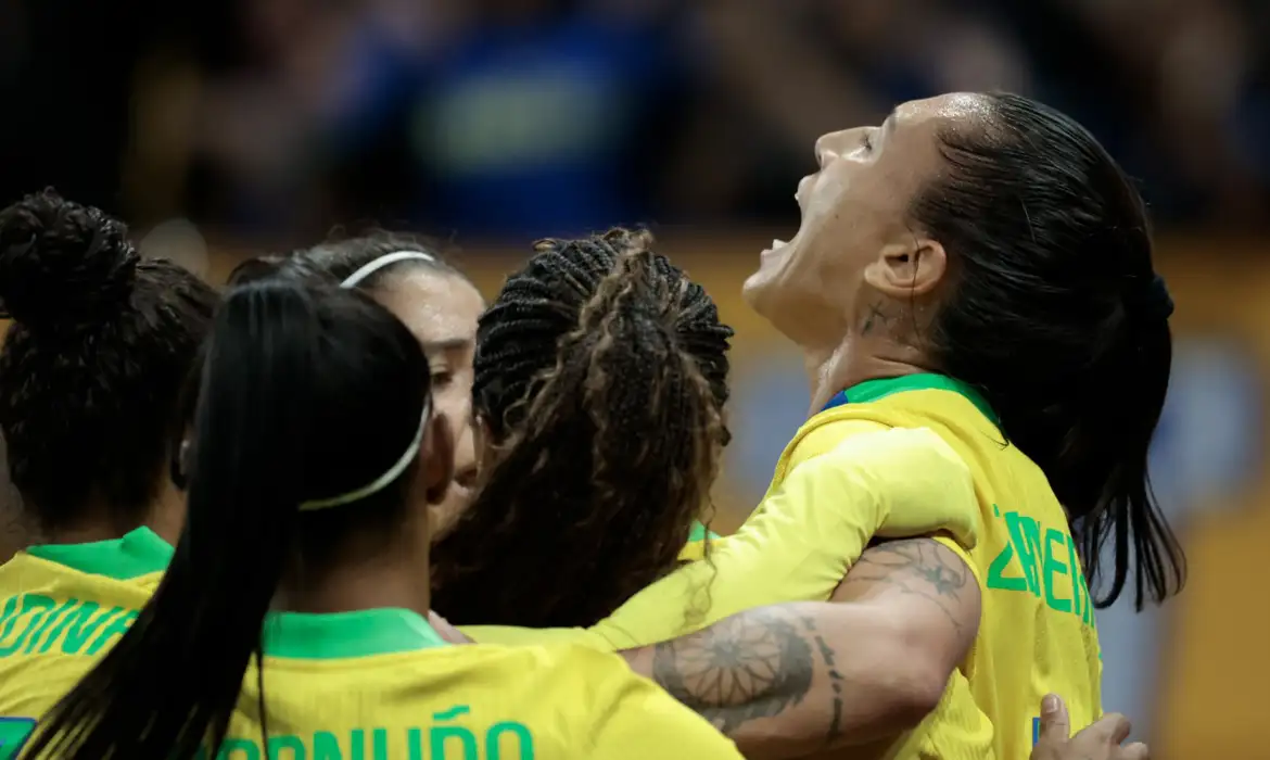 Brasil vira sobre os EUA e impõe segunda derrota seguida à maior potência do futebol feminino