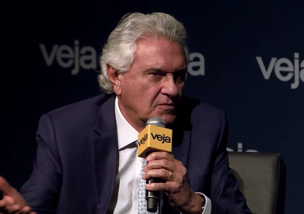 Caiado diz que Flávio Bolsonaro perdeu condição de enfrentar Lula no segundo turno