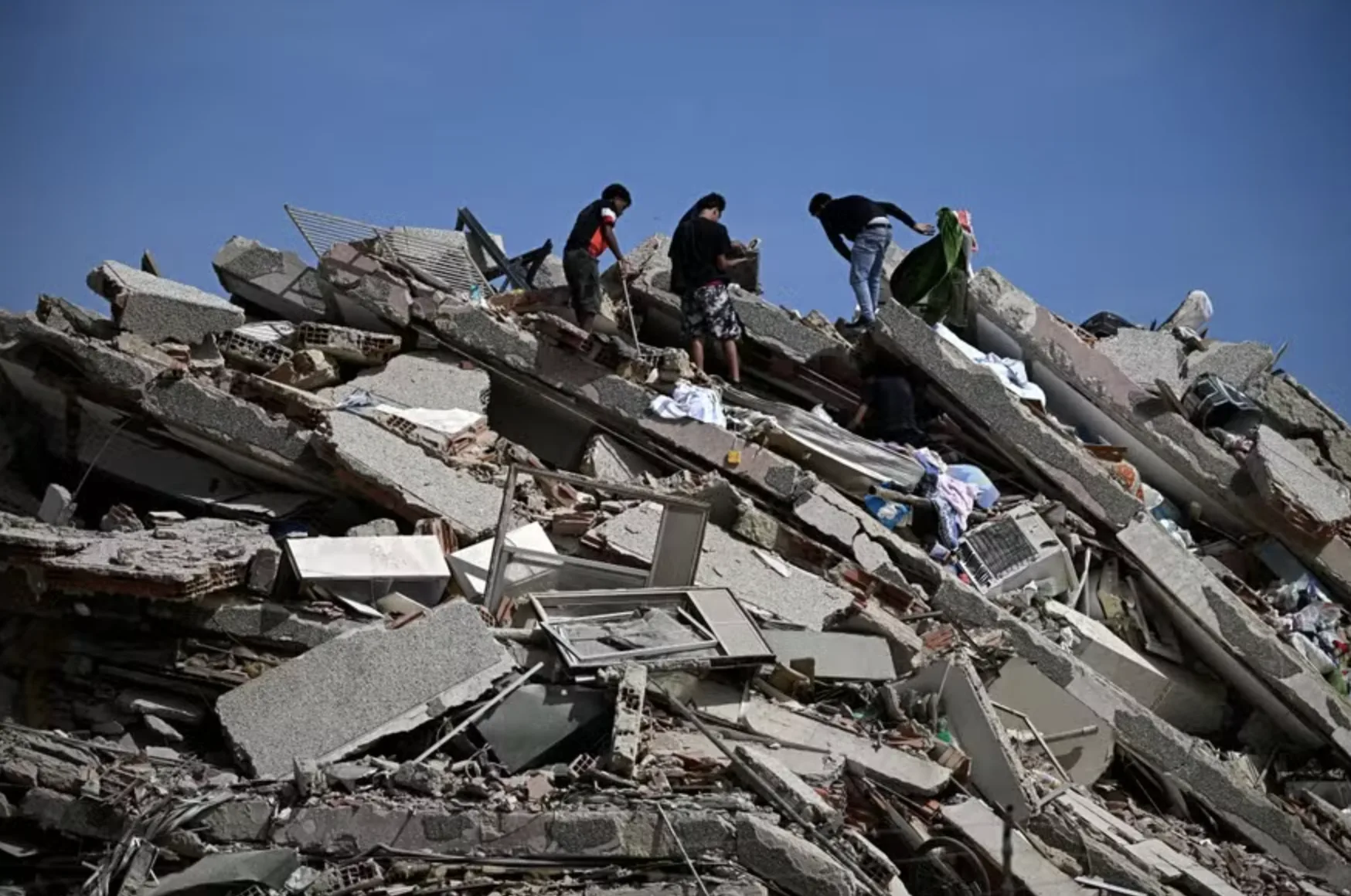 Marinha do Brasil instala hospital de campanha na Venezuela para atender vítimas de terremotos