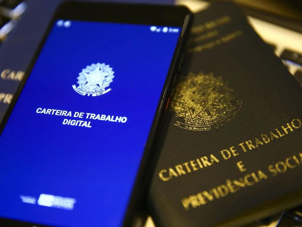 Empresas de Aparecida ofertam mais de 2 mil vagas de emprego pelo SIME. Oportunidades incluem telemarketing, repositor e auxiliar de produção. Cadastro online disponível.