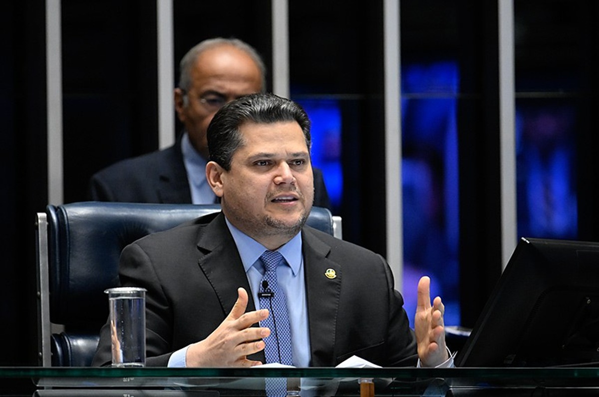 PEC da escala 6×1 esbarra no freio de Alcolumbre no Senado