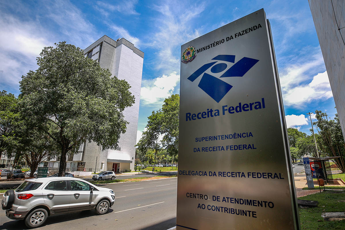 Receita Federal mira empresas que acumulam dívidas bilionárias e não pagam impostos; lista pública já está disponível