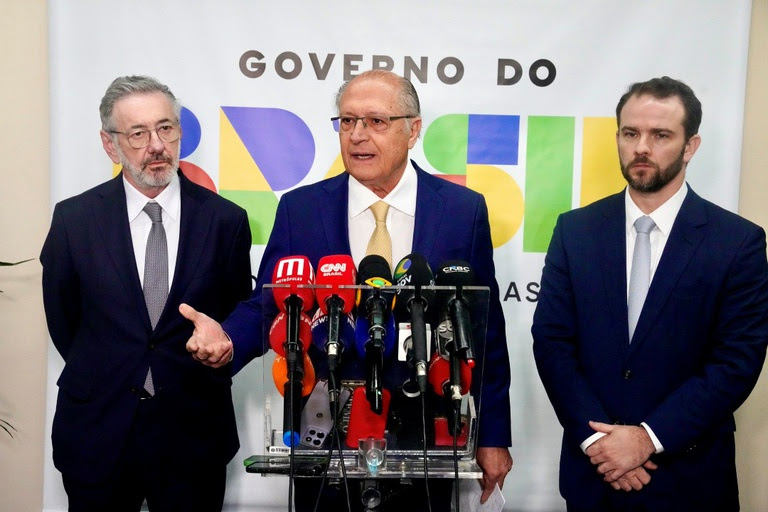 “O caminho vai ser dialogar para que não ocorra”, afirma Alckmin, sobre ameaça de taxação dos EUA a produtos brasileiros - Cadu Gomes/VPR