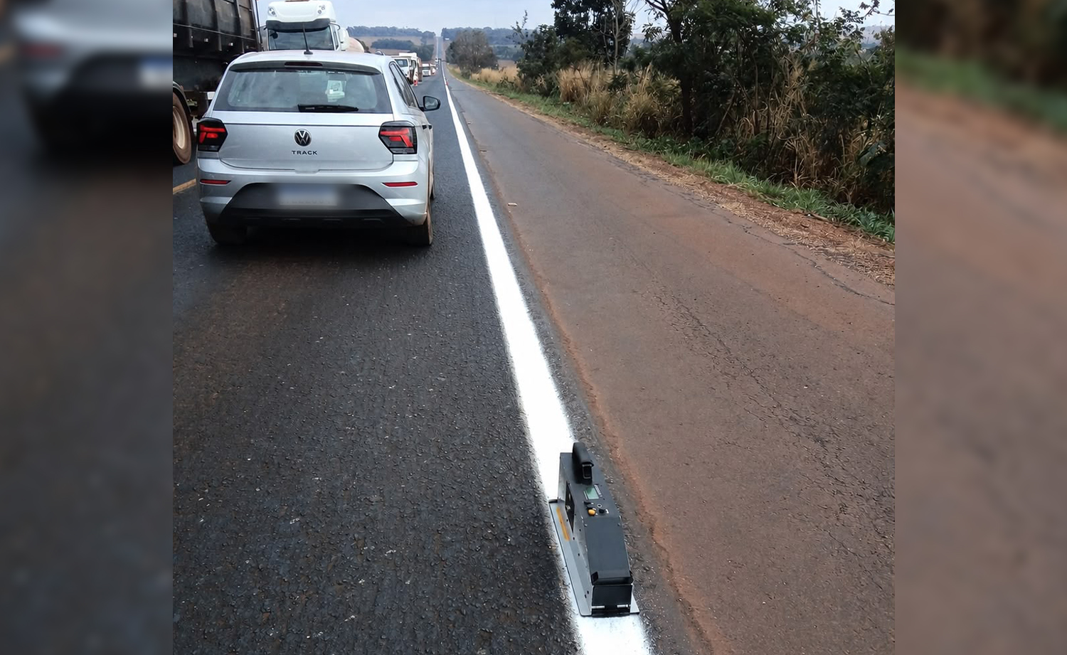 BR-452 passa por testes para reforçar visibilidade da sinalização durante a noite; entenda